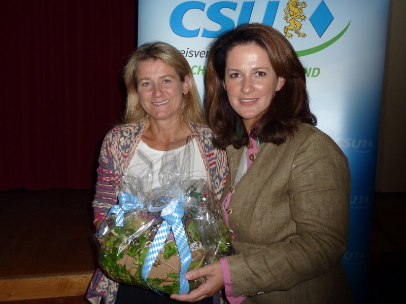 Mechthilde Wittmann, MdL, mit Landtagskollegin Michaela Kaniber, MdL